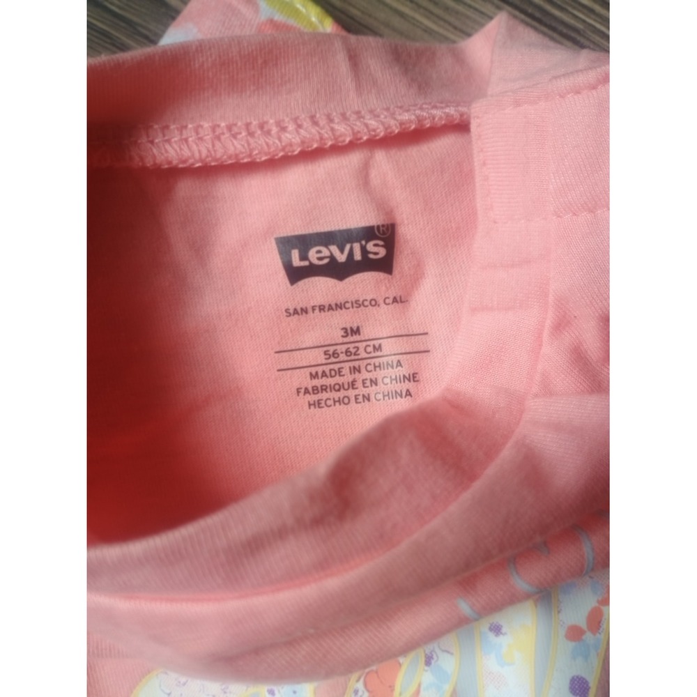 Levis Baby Girls 2-Piece Set Peach Graphic Tie Front Shirt Floral Shorts 3M NEW - Picture 3 of 8